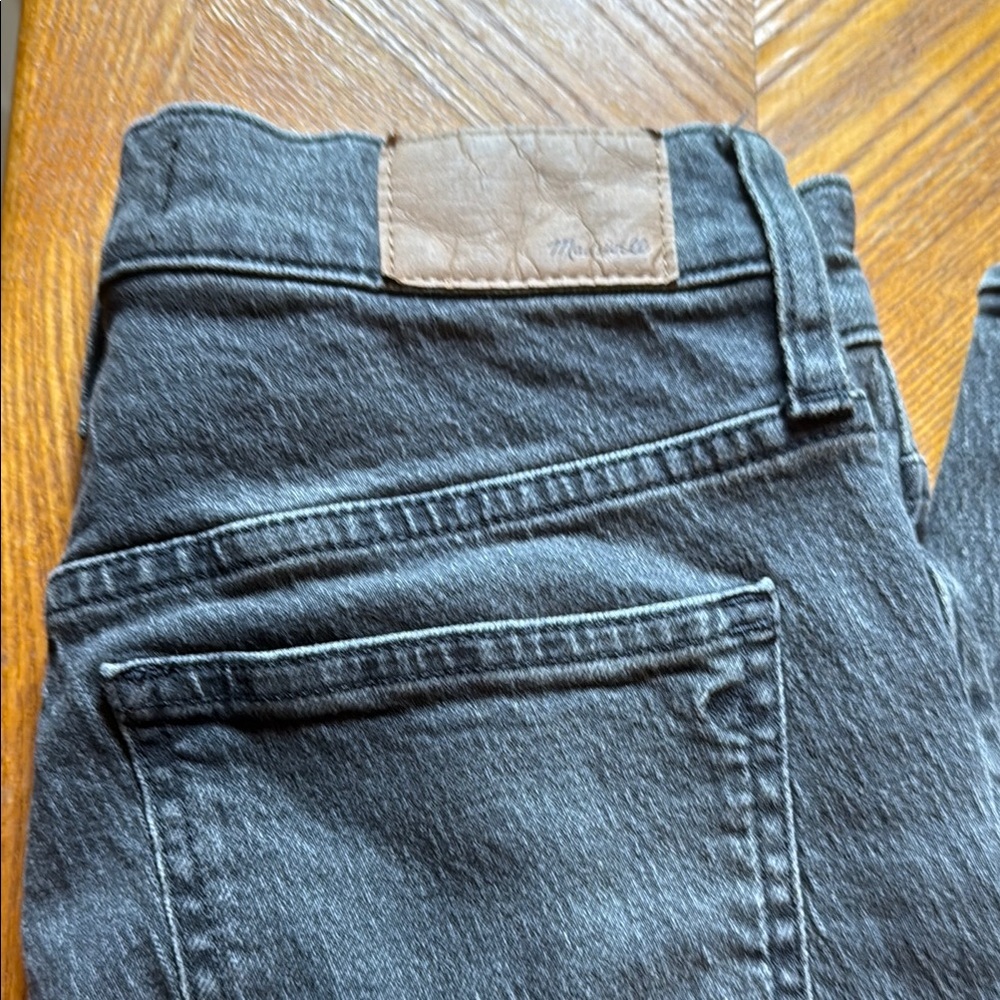 Madewell - The Perfect Vintage Jean in Distressed Black/Dark Grey